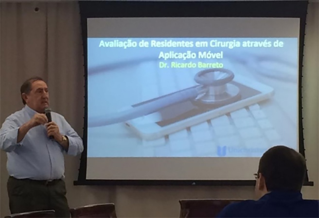 Professor Dr. Luiz Moura abrindo a apresentação sobre o aplicativo desenvolvido por aluno do mestrado da Unichristus.